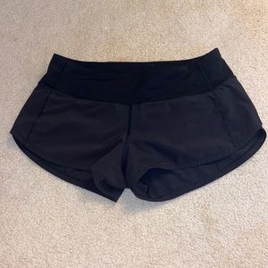 Black Lululemon 2.5 inch speed up shorts- low rise